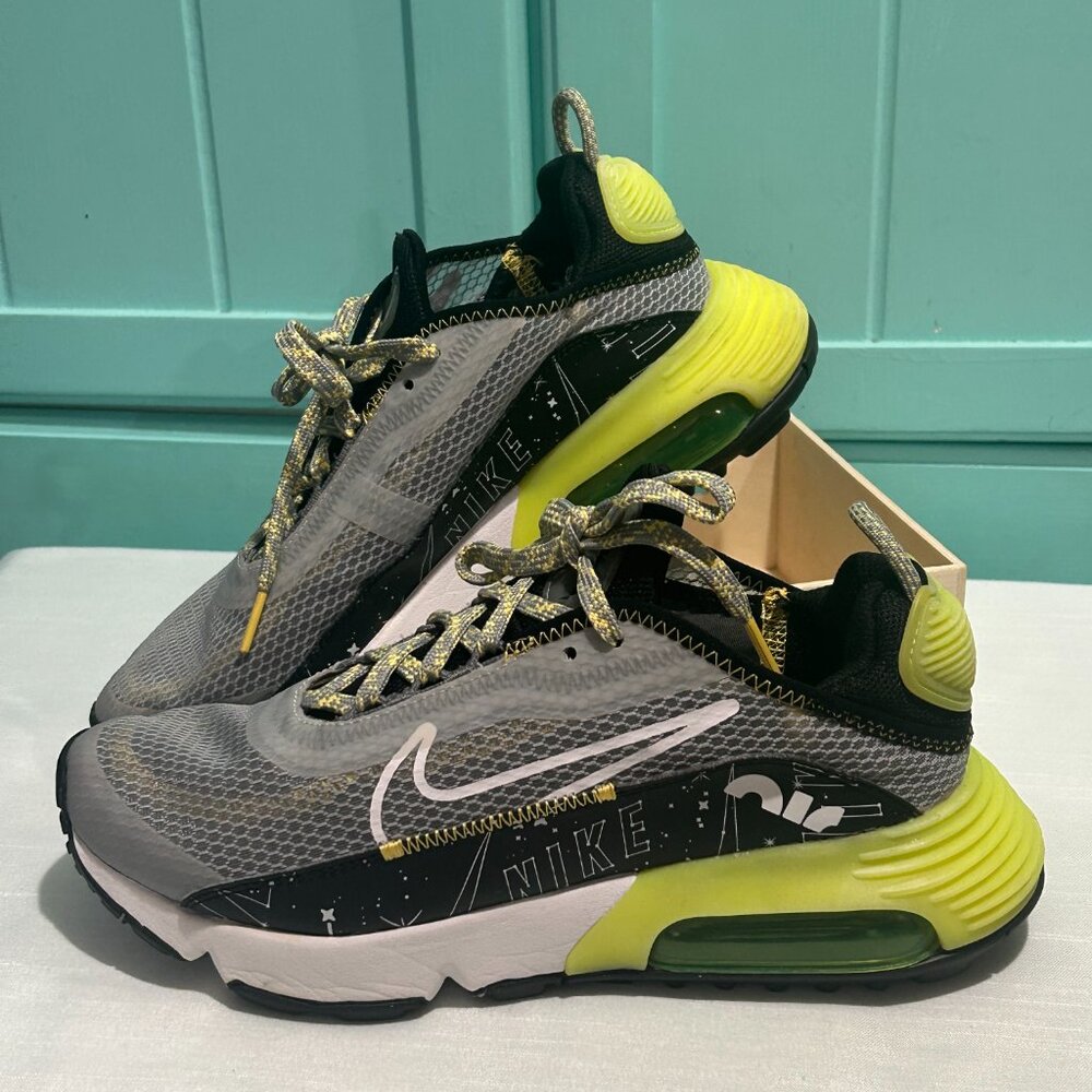 Nike Air Youth 5.5 boys Constellation GLOW IN THE DARK